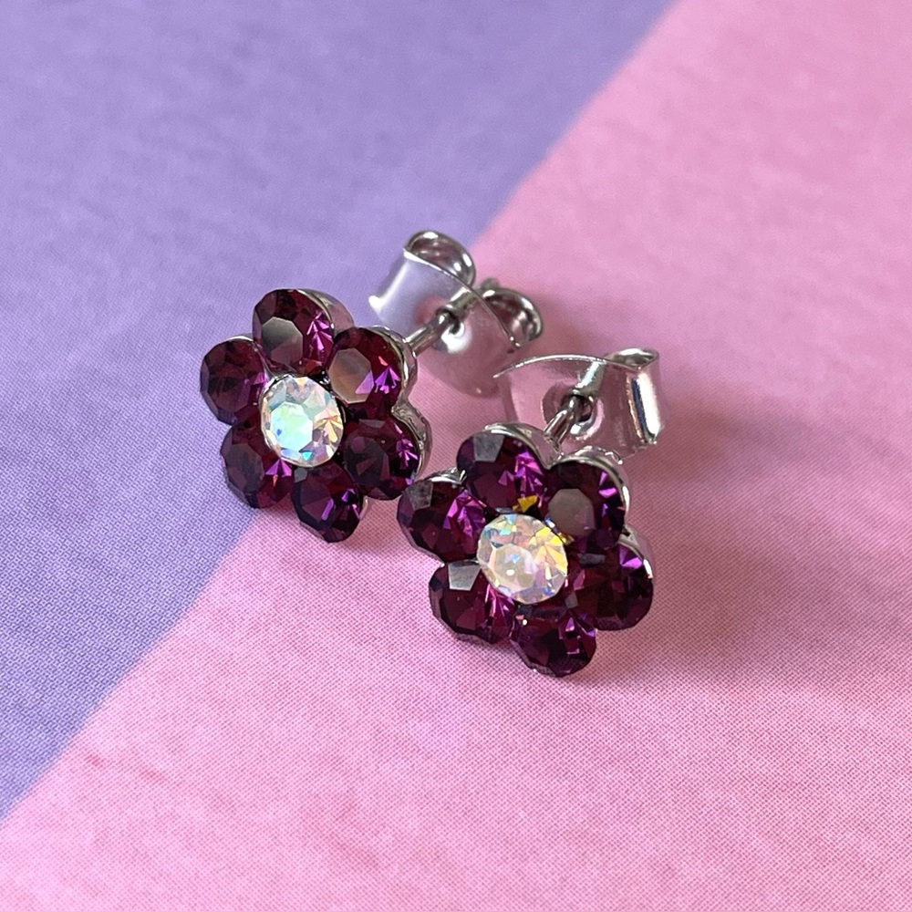 Cute vintage/modern Swarovski-style crystal/rhinestone flower post earrings